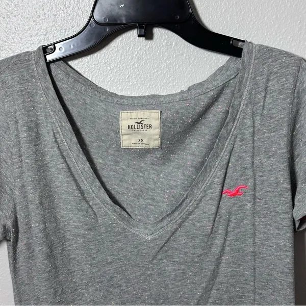 Hollister Women Casual Gray V-Neck‎ shirt size XS - Image 3