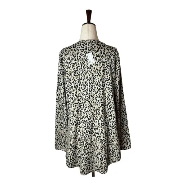 Tyler Boe Leopard Chrissy Shirt Women Medium Tan NWT‎ V Neck Tunic Top Animal - Image 2