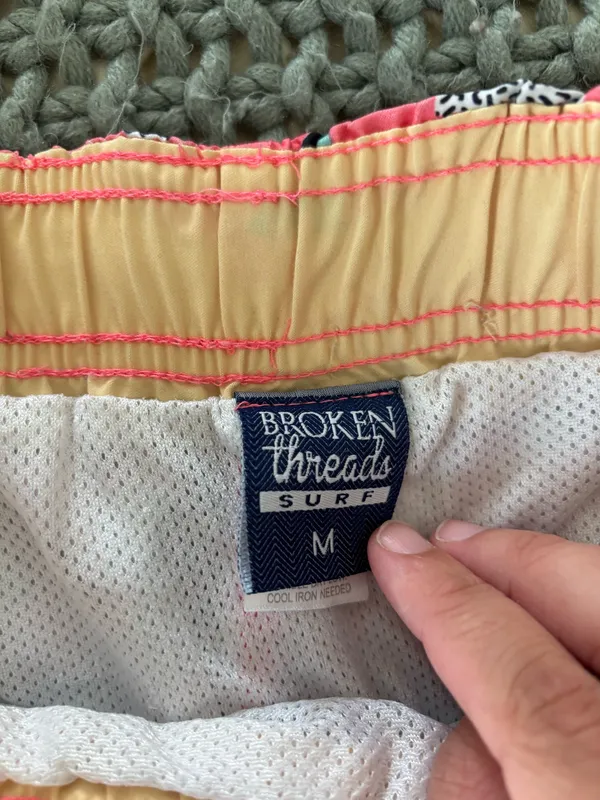 broken threads surf retro print board shorts Pink Size M - Image 2