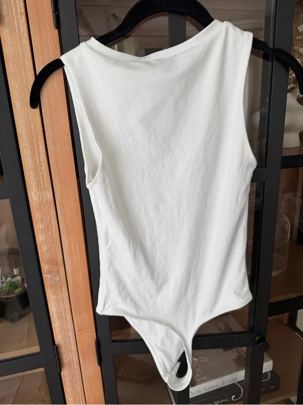 Aritzia Babaton Contour Tank top bodysuit sleeveless seamless high round neck - Image 6