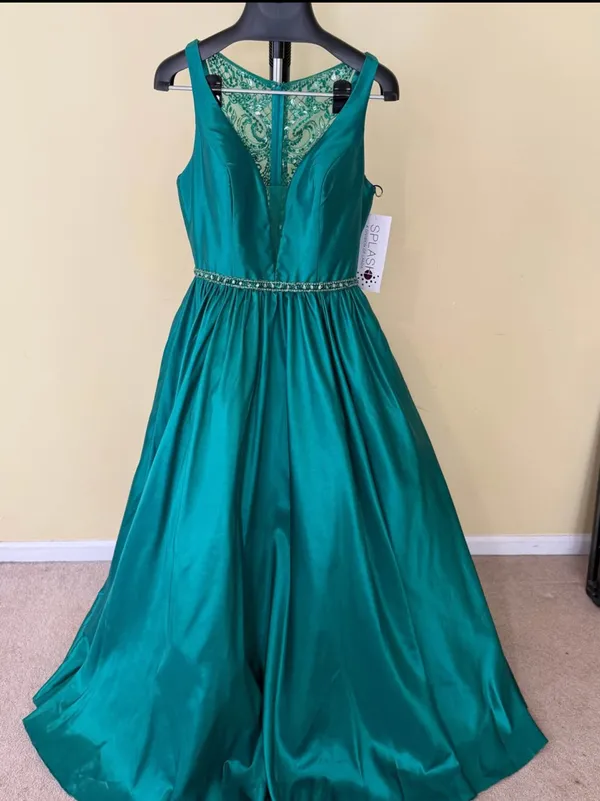 Emerald Green Prom Dress - Image 8