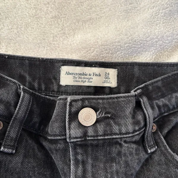 Abercrombie Ultra High Rise 90s Straight Jean Black - Image 3