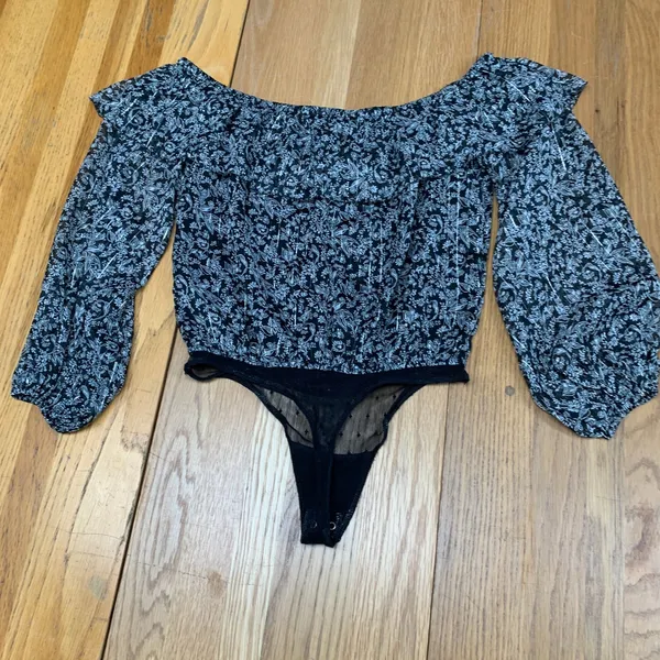 Abercrombie‎ & Fitch Floral Off Shoulder Bodice Black Metallic Stripe Size Small - Image 5
