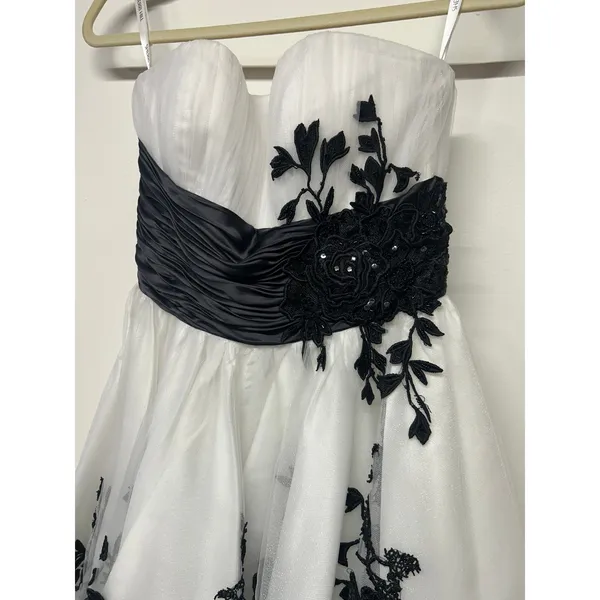 Sherri Hill‎ White Black Floral Lace Strapless Bubble Hem Mini Dress 4 Hoco Prom - Image 3