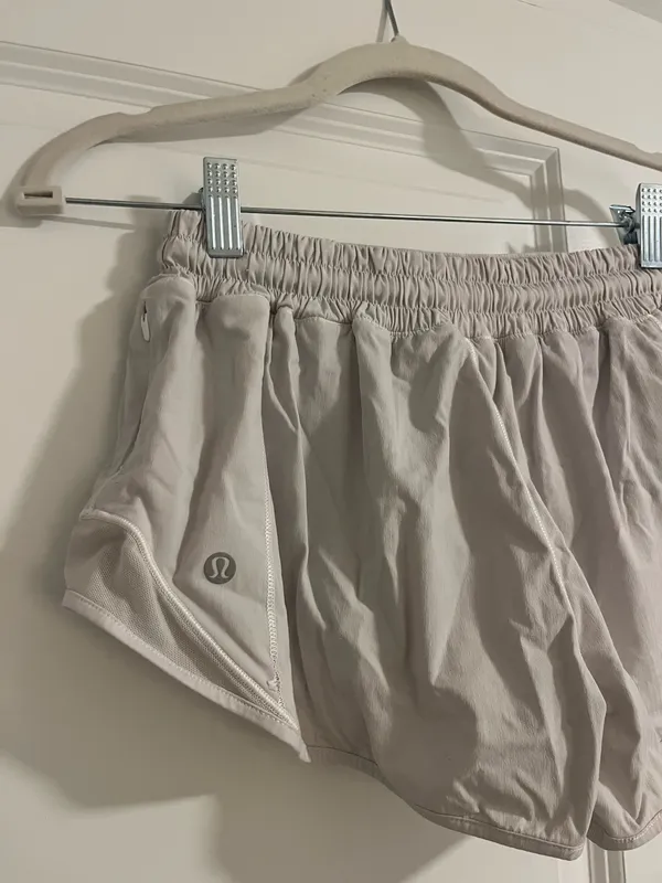 Lululemon Shorts Hotty Hot 2.5" White - Image 2