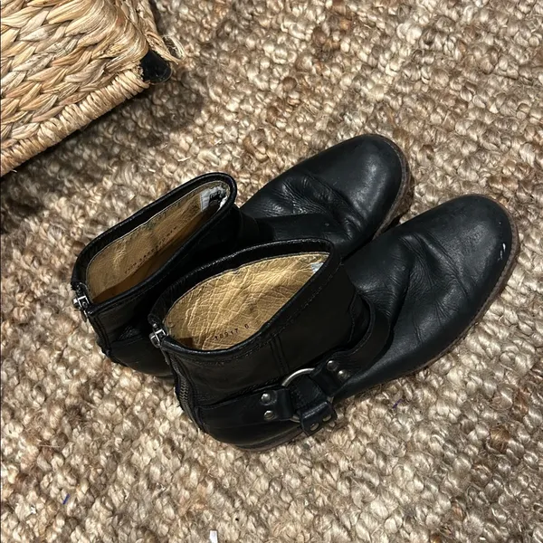 Frye Phillip Harness Short Ankle Boots Womens Size 7.5B Black Leather Zip Moto - Image 10