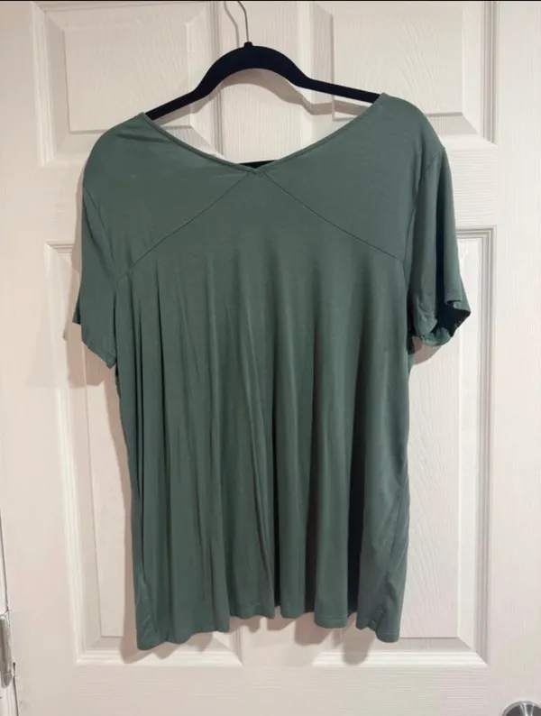 Short sleeve/Vneck top Green Size XXL - Image 2