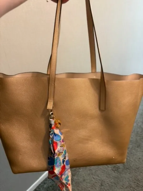 ✨ Auth Carolina Herrera Leather Tote Bag + Designer Scarf Charm ($200 Value) ✨ - Image 3