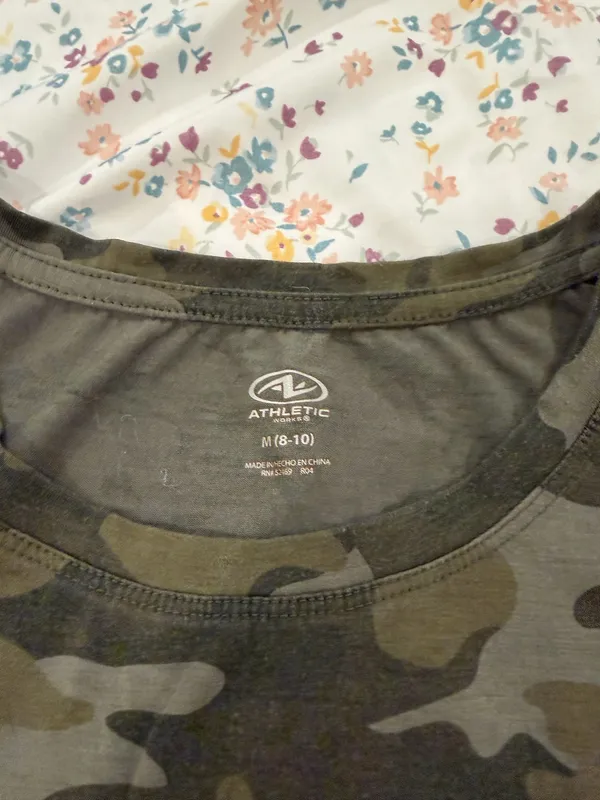 Athletic Works Women’s Olive Green Camo Set - Image 3