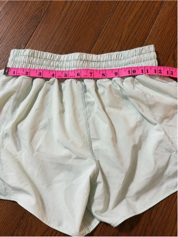 Women's Lululemon Athletic Shorts Size 4 Light Green - Image 9