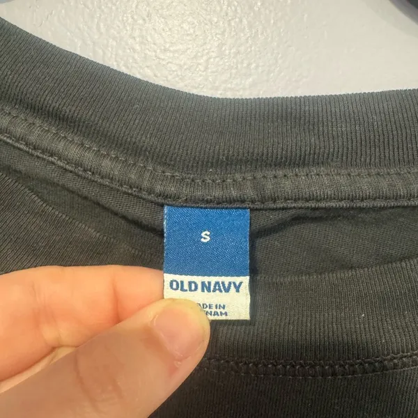 Grey rainbow old navy‎ crop Tshirt - Image 2