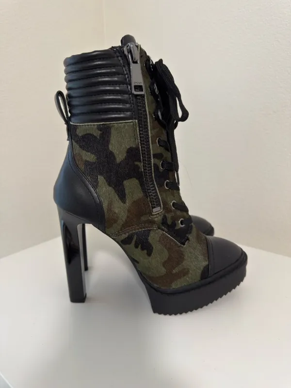 DKNY New Steffi Calf Hair Leather Combat Camo Lace-up Stiletto Bootie 6.5 - Image 5