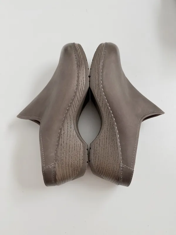 Dansko Clogs Melody Slip On Mules Leather Comfort Travel Burnished Taupe Grey - Image 5