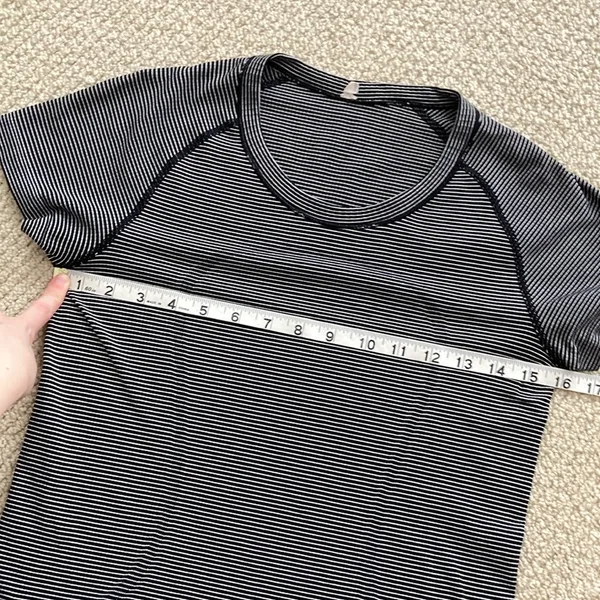 LULULEMON Swiftly Tech Short Sleeve Crew T-Shirt 6 Hyper Stripe Black Like New - Image 4