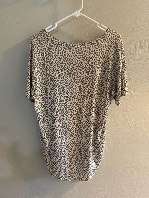 American Eagle Soft & Sexy V Neck Short Sleeve Cheetah Tee - Image 4