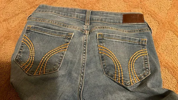 Hollister Low Rise Jeans - Image 4