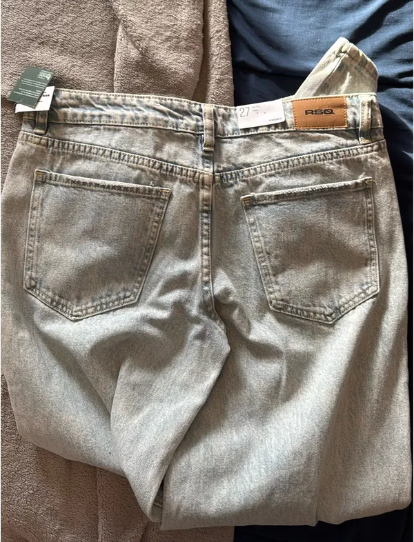 Tilly's Low-Rise Baggy Jeans - Image 4