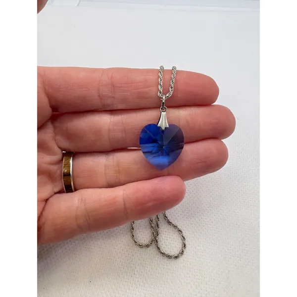 Vintage Blue Faceted Heart Pendant Necklace Silver Tone 16 Inch Rope Chain - Image 3
