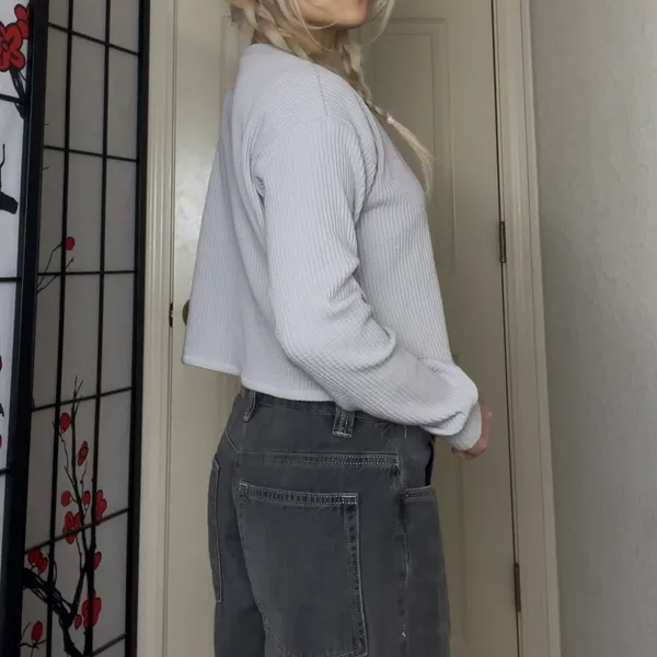 Light Grey Gray Waffle-Knit Cropped Long-Sleeve Henley Button-Up Top | Forever 21 - Image 3