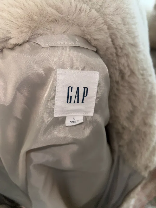 Gap faux fur jacket  - Image 4