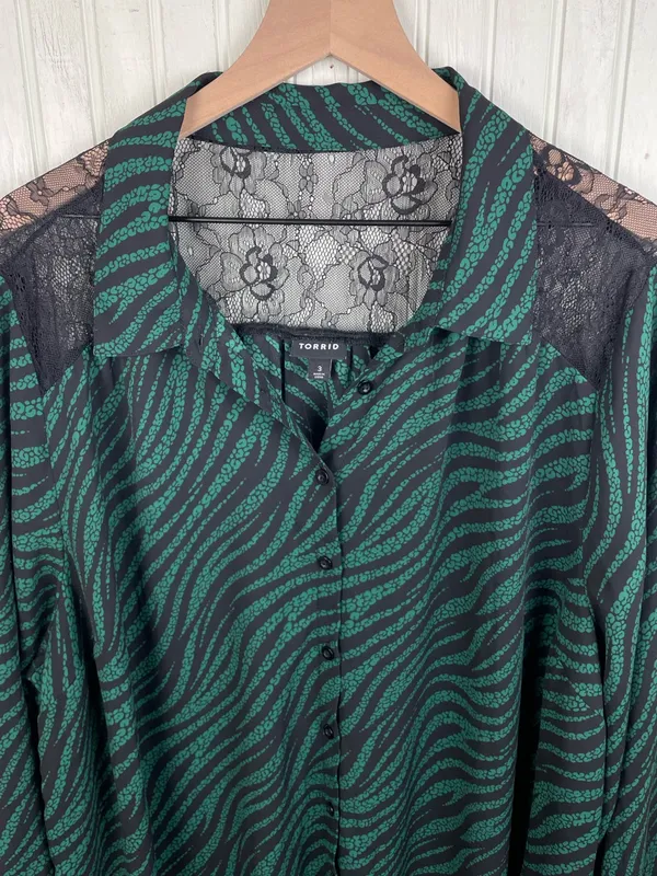 Torrid Georgette Lace Trim Drop Leopard Green Print Long Sleeve Blouse Size 3X - Image 5