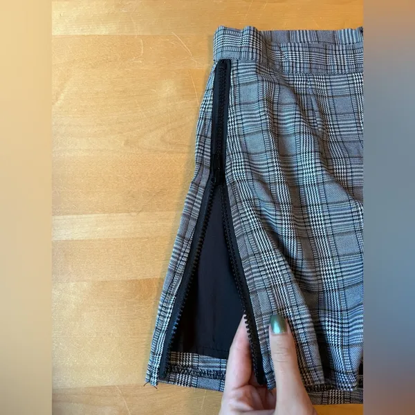 NWT LF plaid zip side shorts - Image 2