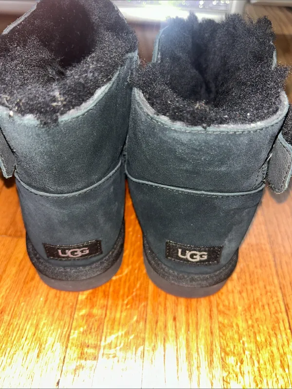 UGG Women’s Black Suede Shearling Cuff - Mini Bailey Buckle Boots size 10 - Image 3
