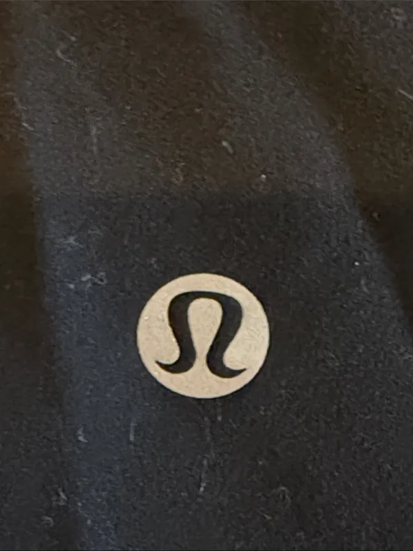 Lululemon Black Cropped Tank Top Women’s Size 2 Built-In Bra Athletic Workout - Image 3