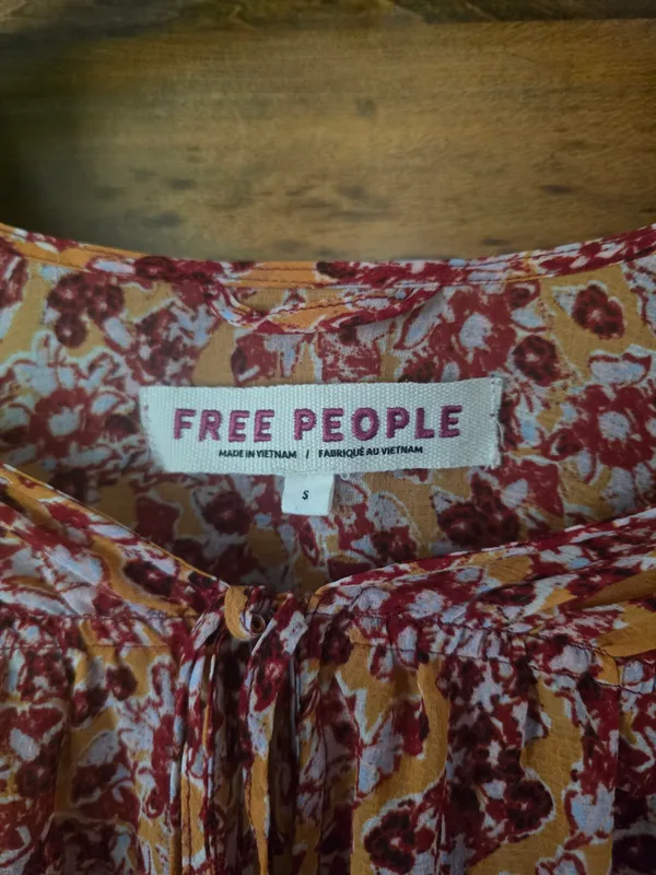 Free People Lorienne Rust and Pink Floral Border Peasant Blouse Boho Small - Image 4