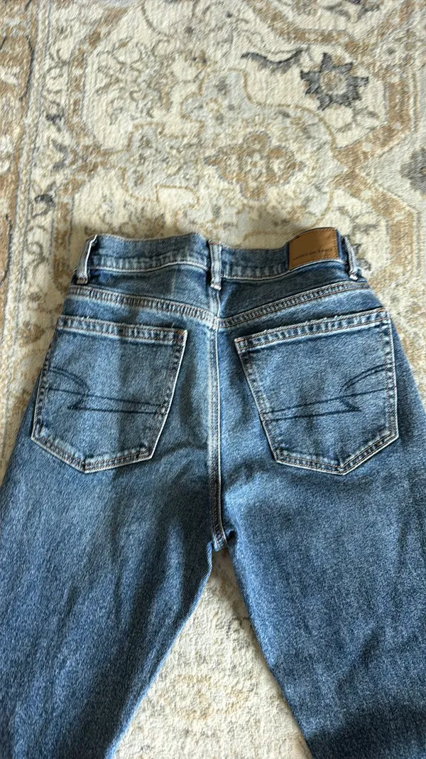American Eagle Super High-Rise Straight Jeans - Image 4