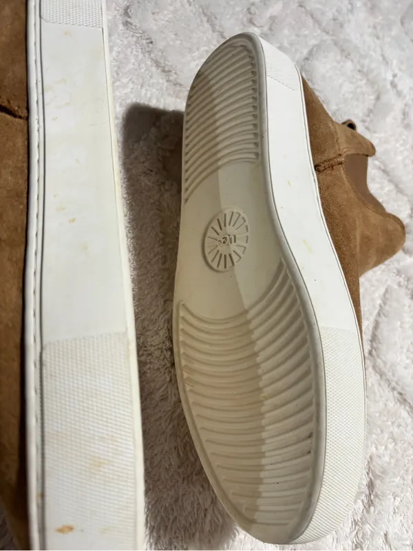 Ugg shoes size 7 - Image 4
