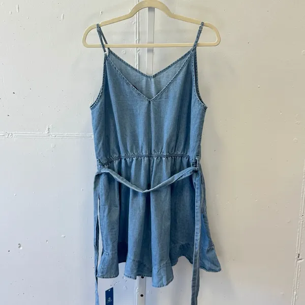 NWT Cupshe Women's Blue Cotton Denim Ruffle Hem Romper Beach Summer Medium - Image 2