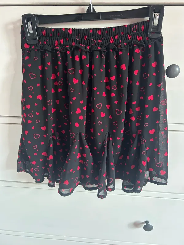 black skirt with red hearts Size XS - Image 3