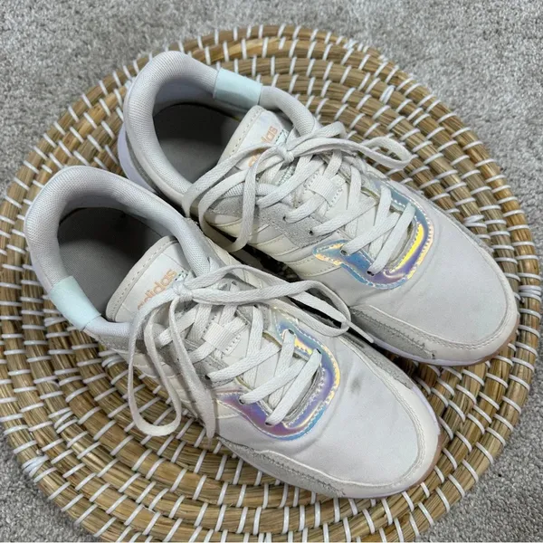 Adidas Women's Retrorun Running Shoes Sneakers GV7374 in Chalk White Size 7 - Image 4