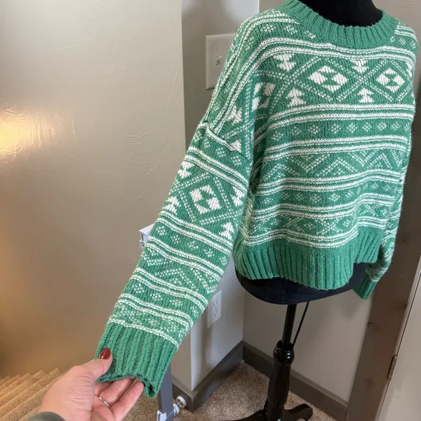 American Eagle Fair Isle Green‎ White Cropped Sweater Crewneck Pullover Winter M - Image 4