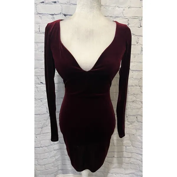 Windsor Red Velvet Vixen Long Sleeve Mini Dress size medium - Image 2