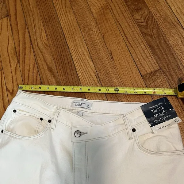 Abercrombie & Fitch NWT The 90s Straight Leg Ultra High Rise Curve‎ Love Jeans - Image 6
