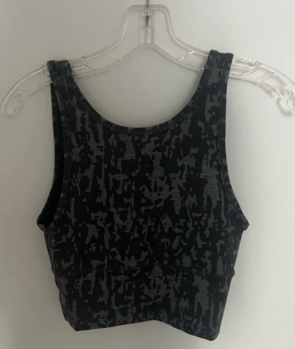 black camo lululemon tank top/bra - Image 2