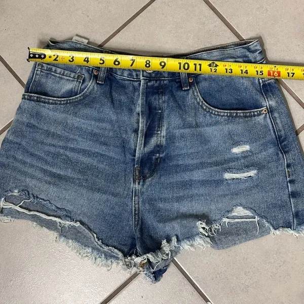 Pacsun Women‎ Denim Ripped Vintage High Rise Shorts size 29. - Image 9