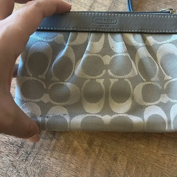 Coach Wristlet (B18)- Light Gray SIGNATURE 1941 - Image 4