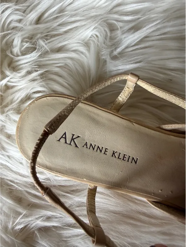 Anne Klein Beige Leather Slingback Heels Size 6.5M - Image 3