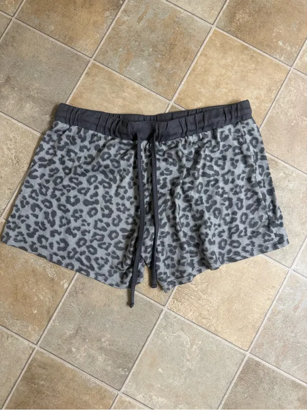 Lucky Brand Women's loungwear Grey Leopard Print Short Sleeve, Tank Top & Short - Image 7