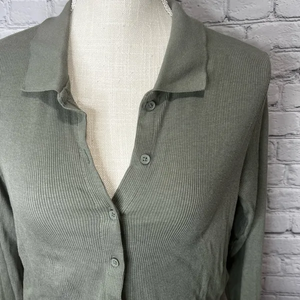 American Eagle shirt top size med - Image 8