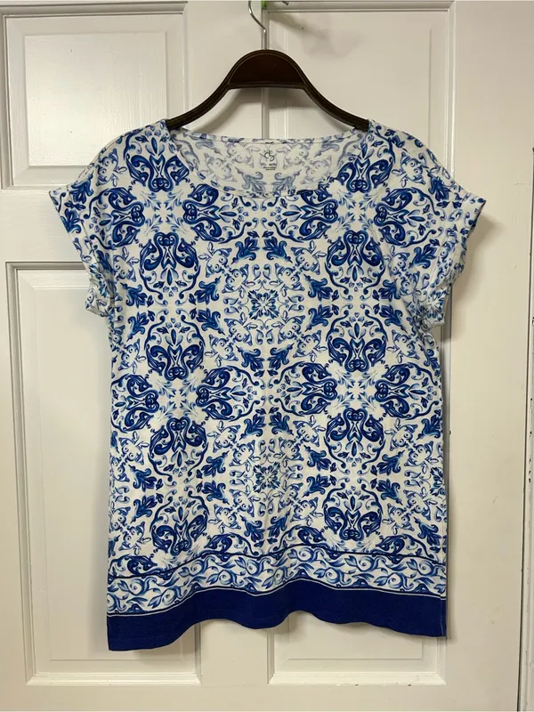 House of CB Blue and White Paisley-Print Short Sleeve Top - Image 2
