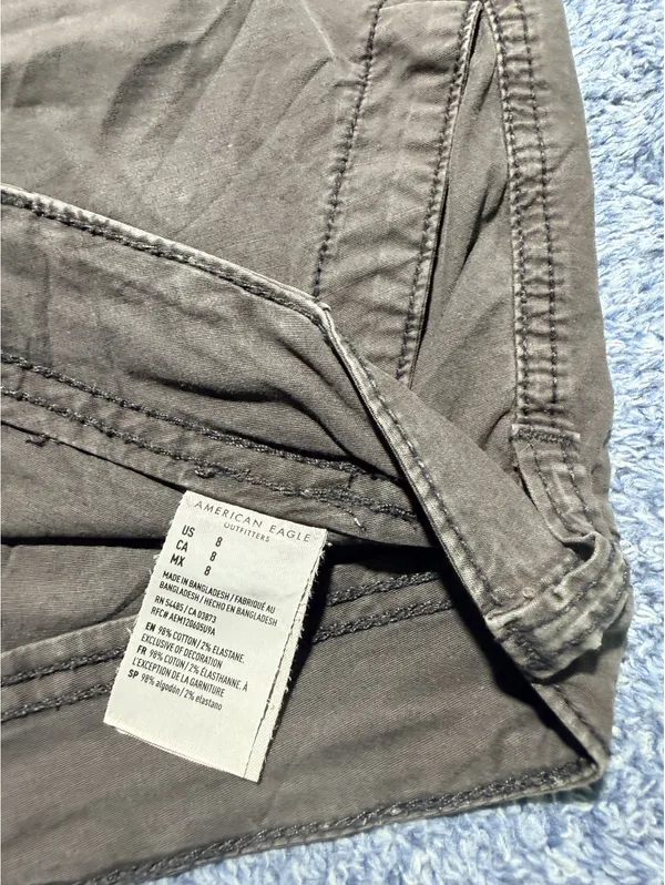 American Eagle Gray Stretch Cargo Shorts Size 8 - Image 5