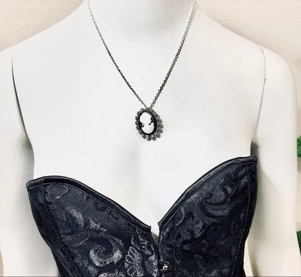 Rhinestone Cameo Necklace Goth New - Image 12