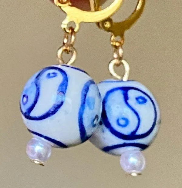 Handmade unisex Kawaii elegant boho unique porcelain Yin yang dangle earrings💚💙 reminds me of a wind chime🎐✨ - Image 4