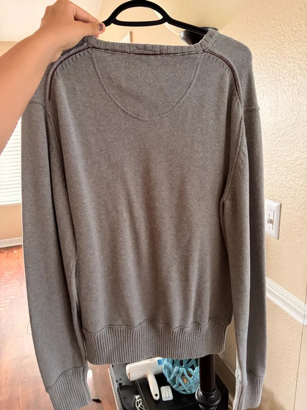 Vintage Fit American Eagle Grey Sweater - Image 2