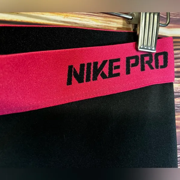 Nike Comfort Pro Women’s Pant Medium Black Mid Rise Fitted. - Image 6
