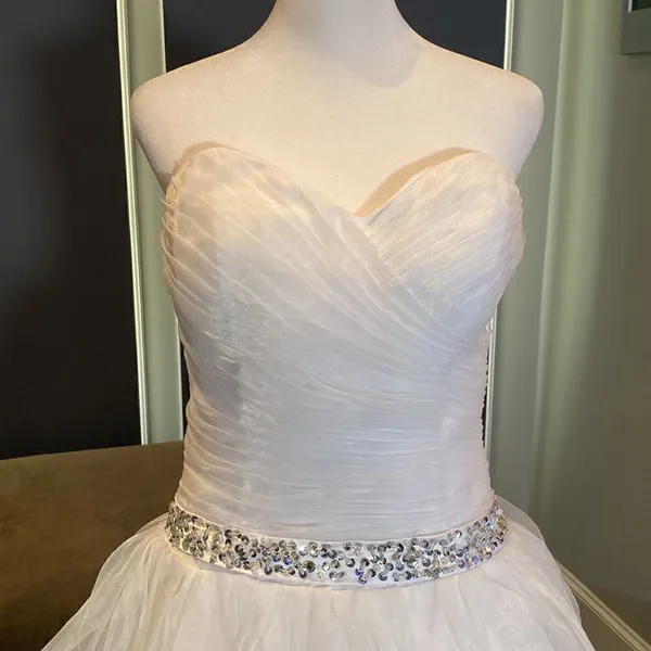 Women’s White Wedding Dress Tulle Ruffles Sweetheart Neckline Size 6 NWOT - Image 2